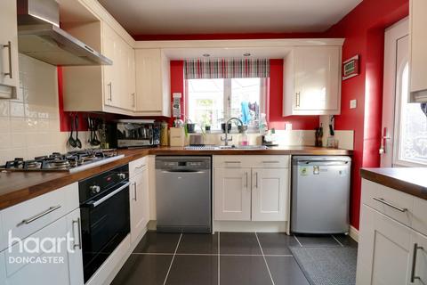 9 Orchard Grove, Dunscroft, Doncaster, DN7 4NW