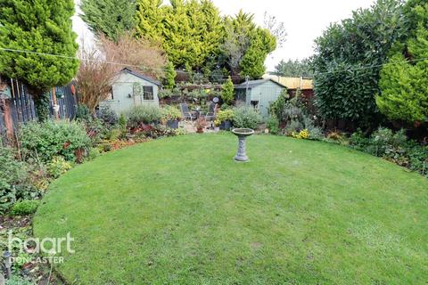 9 Orchard Grove, Dunscroft, Doncaster, DN7 4NW