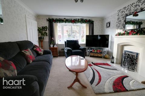 9 Orchard Grove, Dunscroft, Doncaster, DN7 4NW