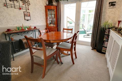 9 Orchard Grove, Dunscroft, Doncaster, DN7 4NW