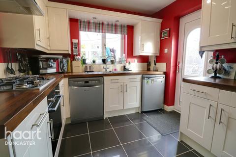 9 Orchard Grove, Dunscroft, Doncaster, DN7 4NW