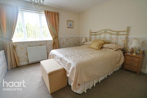 9 Orchard Grove, Dunscroft, Doncaster, DN7 4NW
