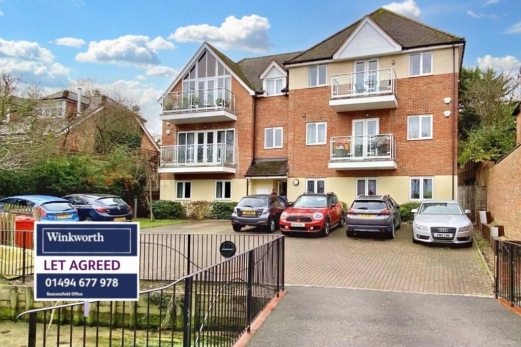 Bassetsbury Lane, High HP11 2 bed apartment £1,200 pcm (£277 pw)