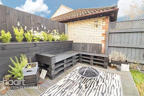 8 Archer Close, Swindon, SN2 7XH