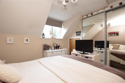 13 Hill View, Whyteleafe, CR3 0HE