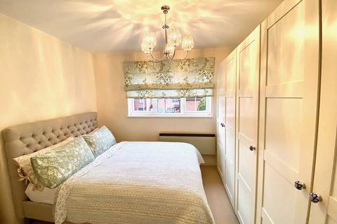 15 Britten Close, Elstree, Borehamwood, WD6 3HT