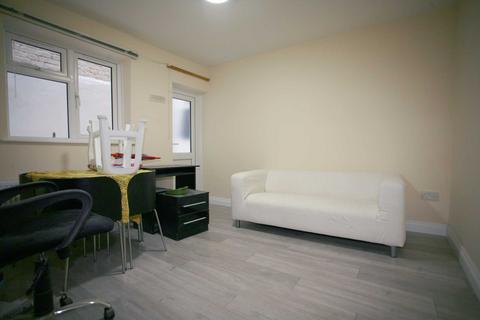 1 bedroom flat to rent, Kingsland Road, Dalston, London, E8