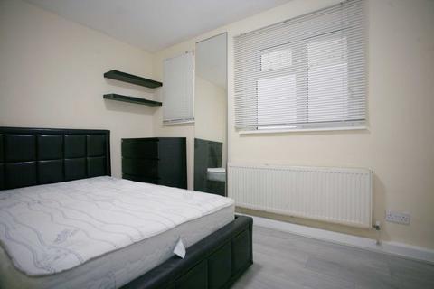 1 bedroom flat to rent, Kingsland Road, Dalston, London, E8