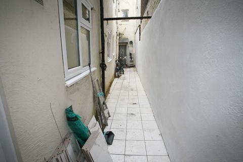1 bedroom flat to rent, Kingsland Road, Dalston, London, E8