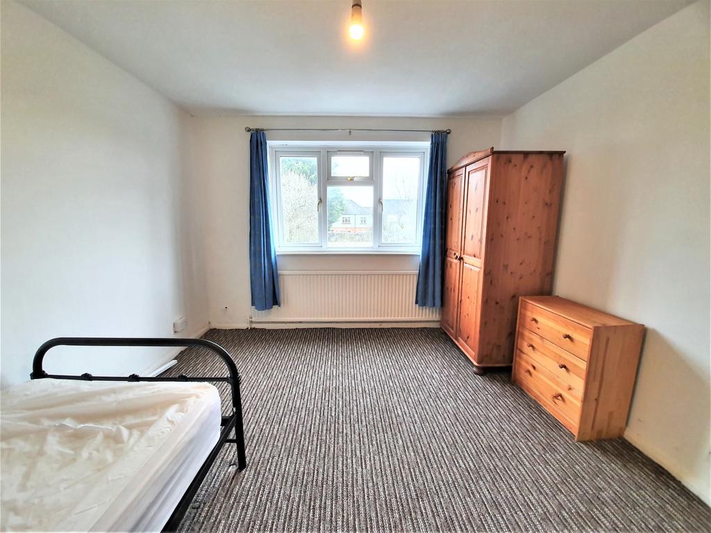 Double room available to rent located on arudel r