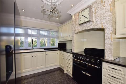 Edbury Mount End, Theydon Mount, Epping, CM16 7PS
