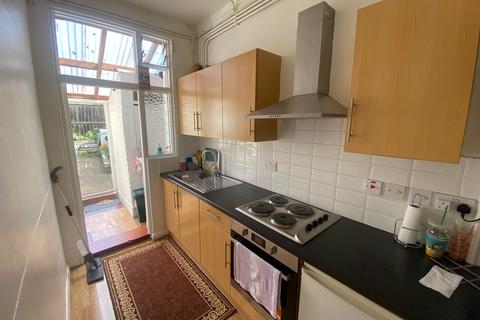 3 bedroom terraced house to rent, Dunbar Road, N22