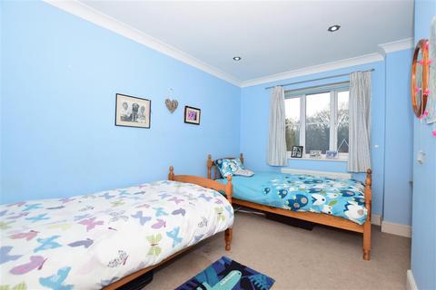 94 Colonel Stephens Way, Tenterden, TN30 6EZ