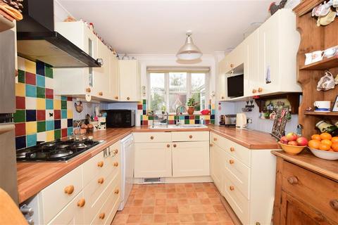 94 Colonel Stephens Way, Tenterden, TN30 6EZ