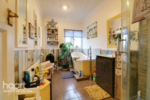 35 Cavendish Gardens, Westcliff-on-sea, SS0 9XR