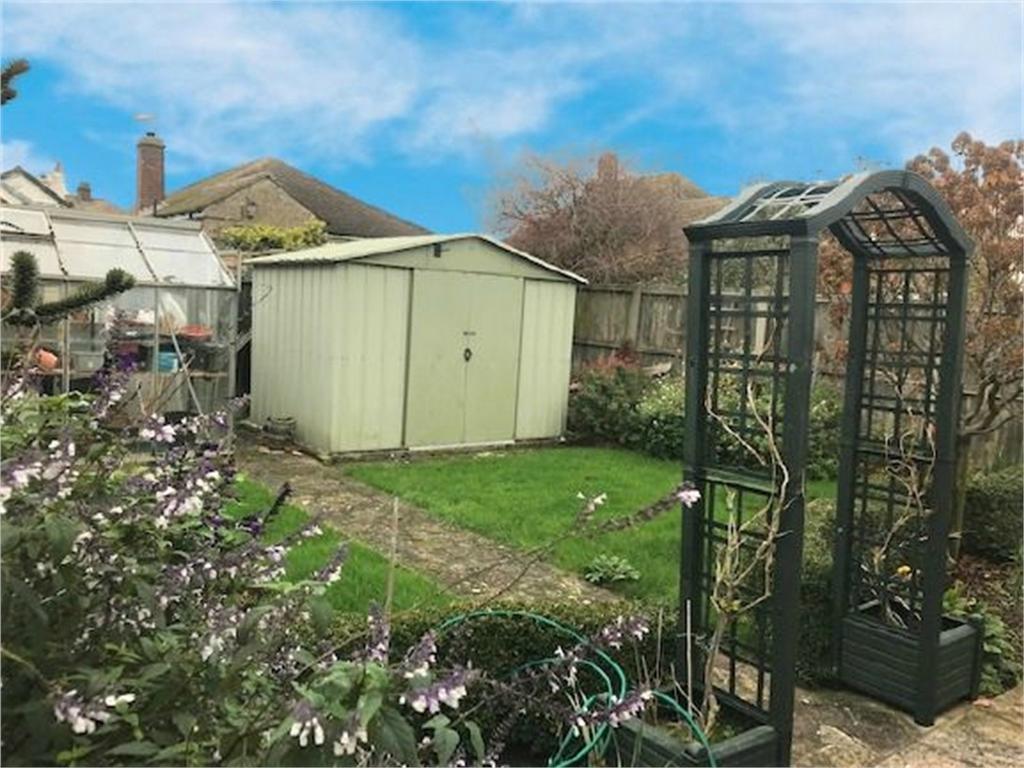 Albany Drive, Herne Bay, Kent 2 bed semidetached bungalow for sale £
