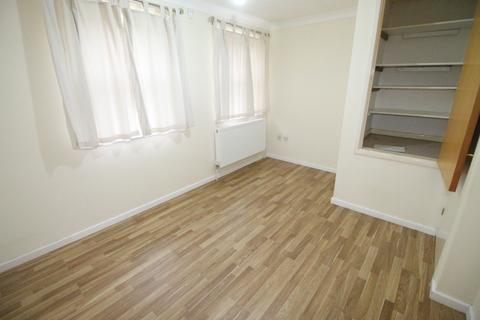 2 bedroom end of terrace house to rent - Nuthatch Close, Staines-upon-Thames, Surrey, TW19