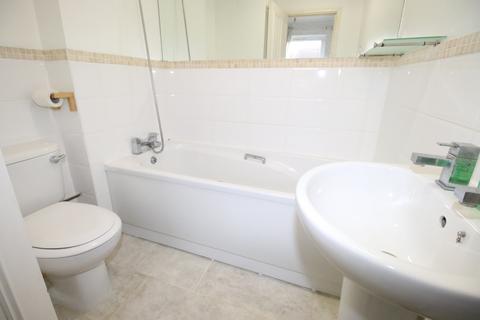 2 bedroom end of terrace house to rent - Nuthatch Close, Staines-upon-Thames, Surrey, TW19