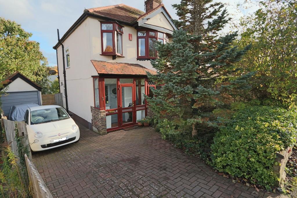 Pine Walk, Banstead 3 bed semidetached house £595,000