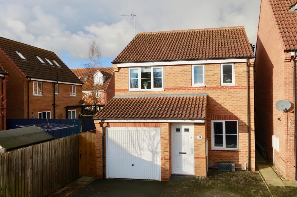 Derek Vivian Close, Pocklington 3 bed detached house £240,000