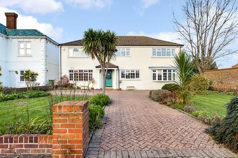 2 Cliff Road, Folkestone, CT20 2JD