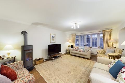 2 Cliff Road, Folkestone, CT20 2JD