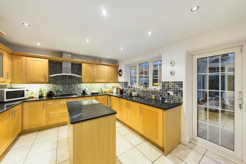 2 Cliff Road, Folkestone, CT20 2JD