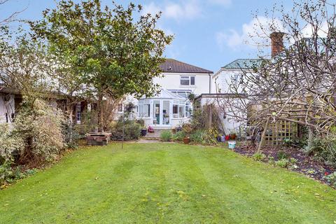 2 Cliff Road, Folkestone, CT20 2JD