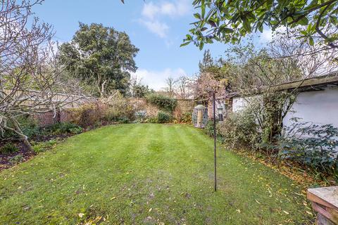 2 Cliff Road, Folkestone, CT20 2JD
