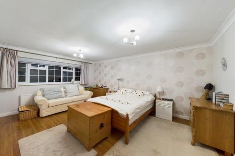 2 Cliff Road, Folkestone, CT20 2JD