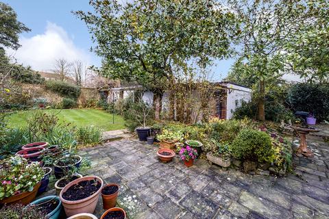 2 Cliff Road, Folkestone, CT20 2JD