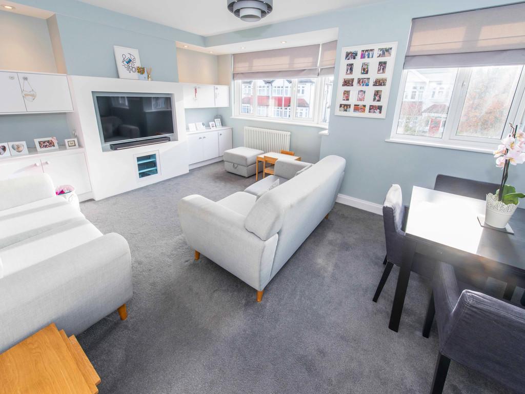 Bute Gardens West, Wallington 2 bed £340,000