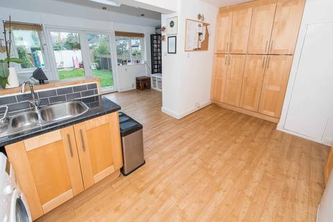 144 Culvers Avenue, Carshalton, SM5 2BD