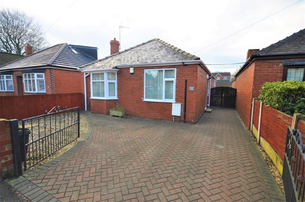 Plantation Road, Thorne, Doncaster, DN8 2 bed detached bungalow £150,000