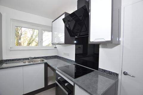 39 Strongbow Crescent, Eltham, London, SE9 1DN