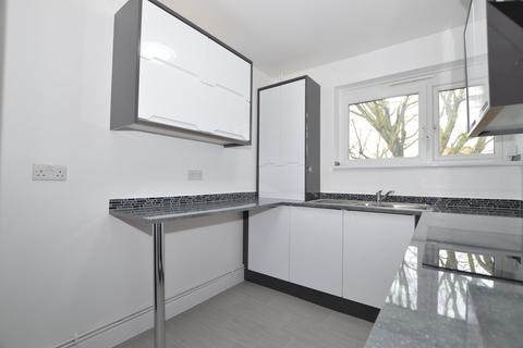 39 Strongbow Crescent, Eltham, London, SE9 1DN