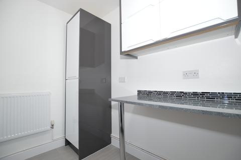 39 Strongbow Crescent, Eltham, London, SE9 1DN
