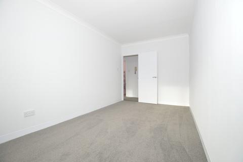 39 Strongbow Crescent, Eltham, London, SE9 1DN
