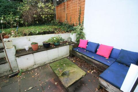 22a The Waldrons, Croydon, CR0 4HB