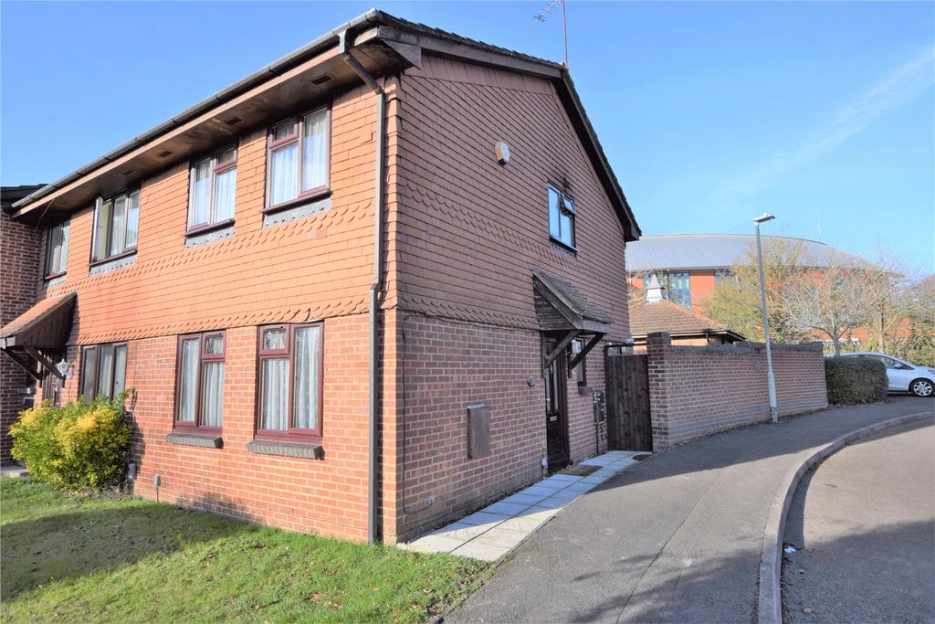 Fleetham Gardens, Lower Earley... 3 bed end of terrace house £350,000