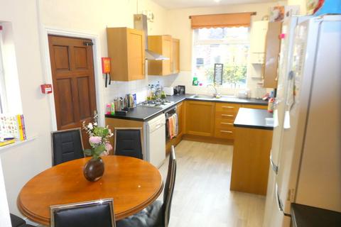 6 bedroom terraced house to rent, Lausanne Road, Withington, Manchester