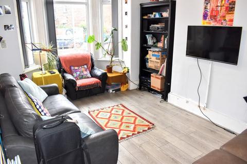 6 bedroom terraced house to rent, Lausanne Road, Withington, Manchester