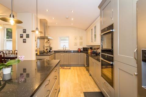 3 Balmoral Quays, Penarth, CF64 3NS