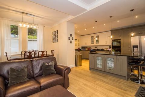 3 Balmoral Quays, Penarth, CF64 3NS