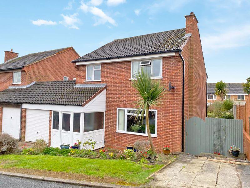 Wain Close, Alcester 4 bed link detached house £350,000