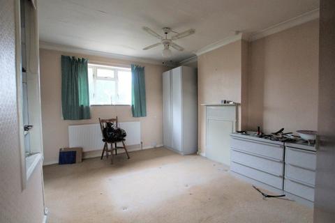28 Toynbee Road, London, SW20 8SS