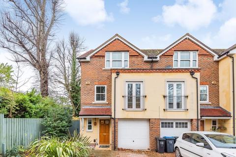 1 Wyndhurst Close, South Croydon, CR2 6EP