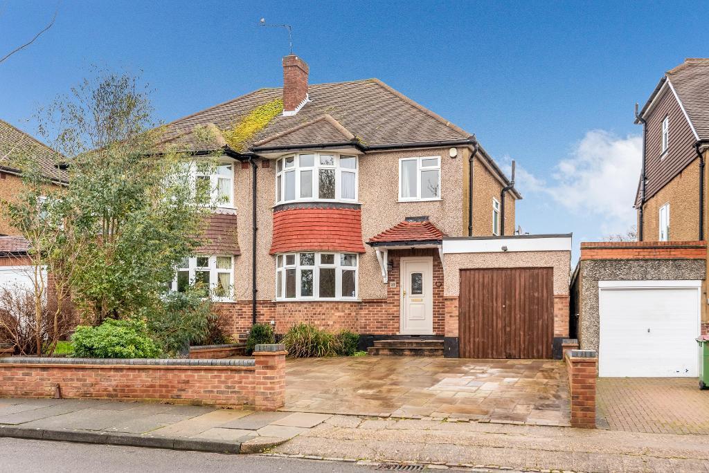 Crofton Avenue, Orpington, Kent, BR6 8DY 3 bed semidetached house £