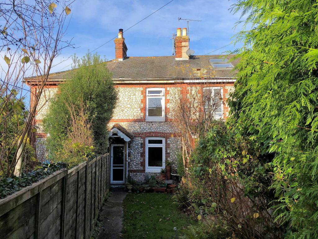 Hillside Terrace, Steyning, West Sussex, BN44 3GH 2 bed terraced house for sale £375,000