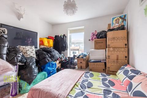 23 Shaftesbury Road, Romford, RM1 2QH